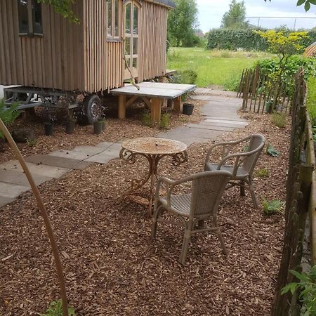 Pipowagen Overnachting Het Houten Huis Zaltbommel Esterno foto