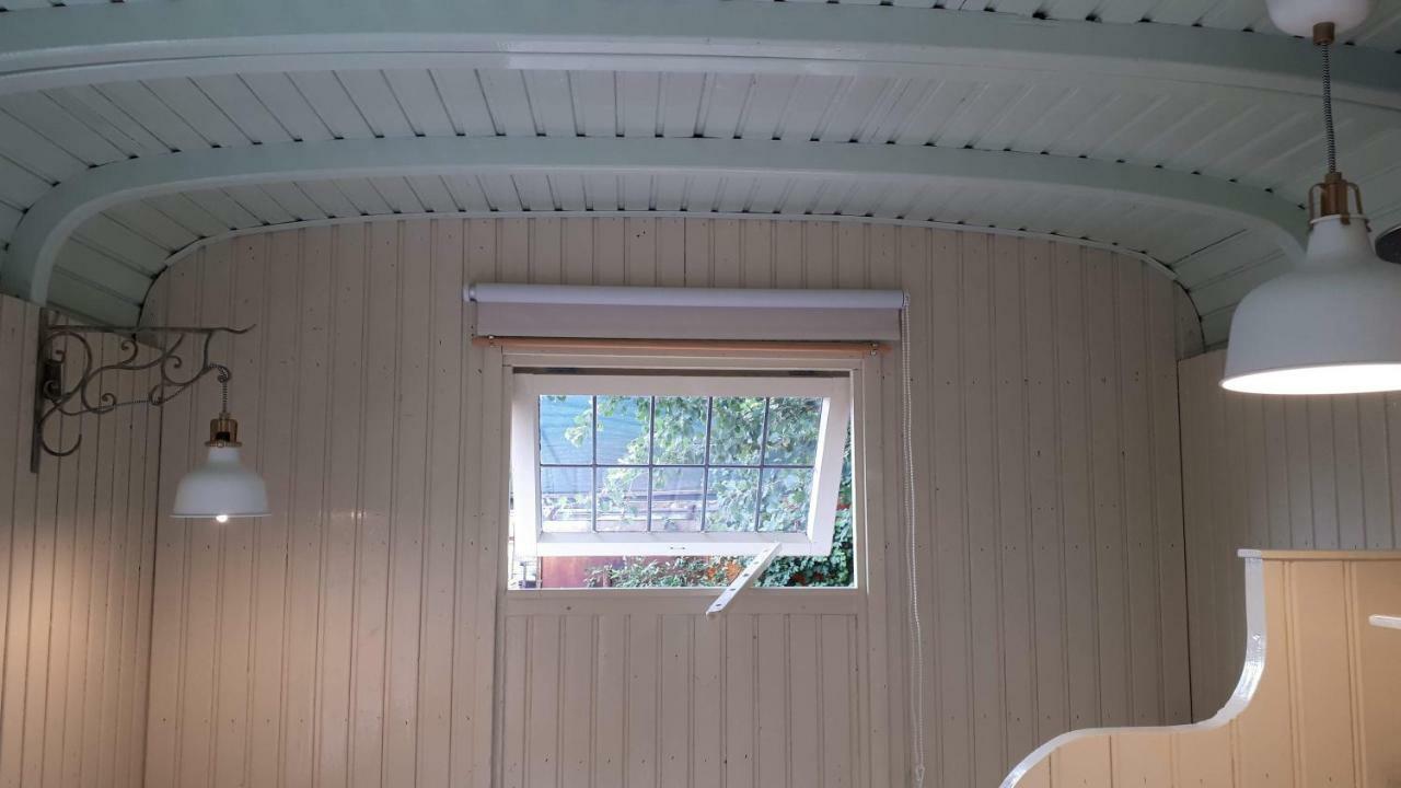 Pipowagen Overnachting Het Houten Huis Zaltbommel Esterno foto
