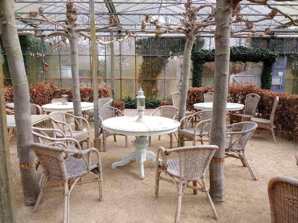 Pipowagen Overnachting Het Houten Huis Zaltbommel Esterno foto